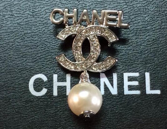 Spilla Chanel Modello 22